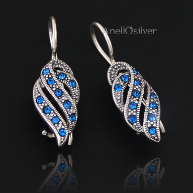 Silber-Ohrringe mit blauen Steinen Swarovski Elements. 