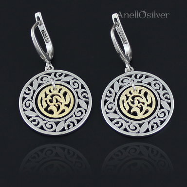 Silver earrings with movable wheels measure