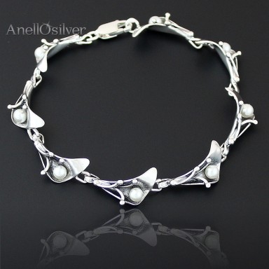Silver bracelet with small Pearls
